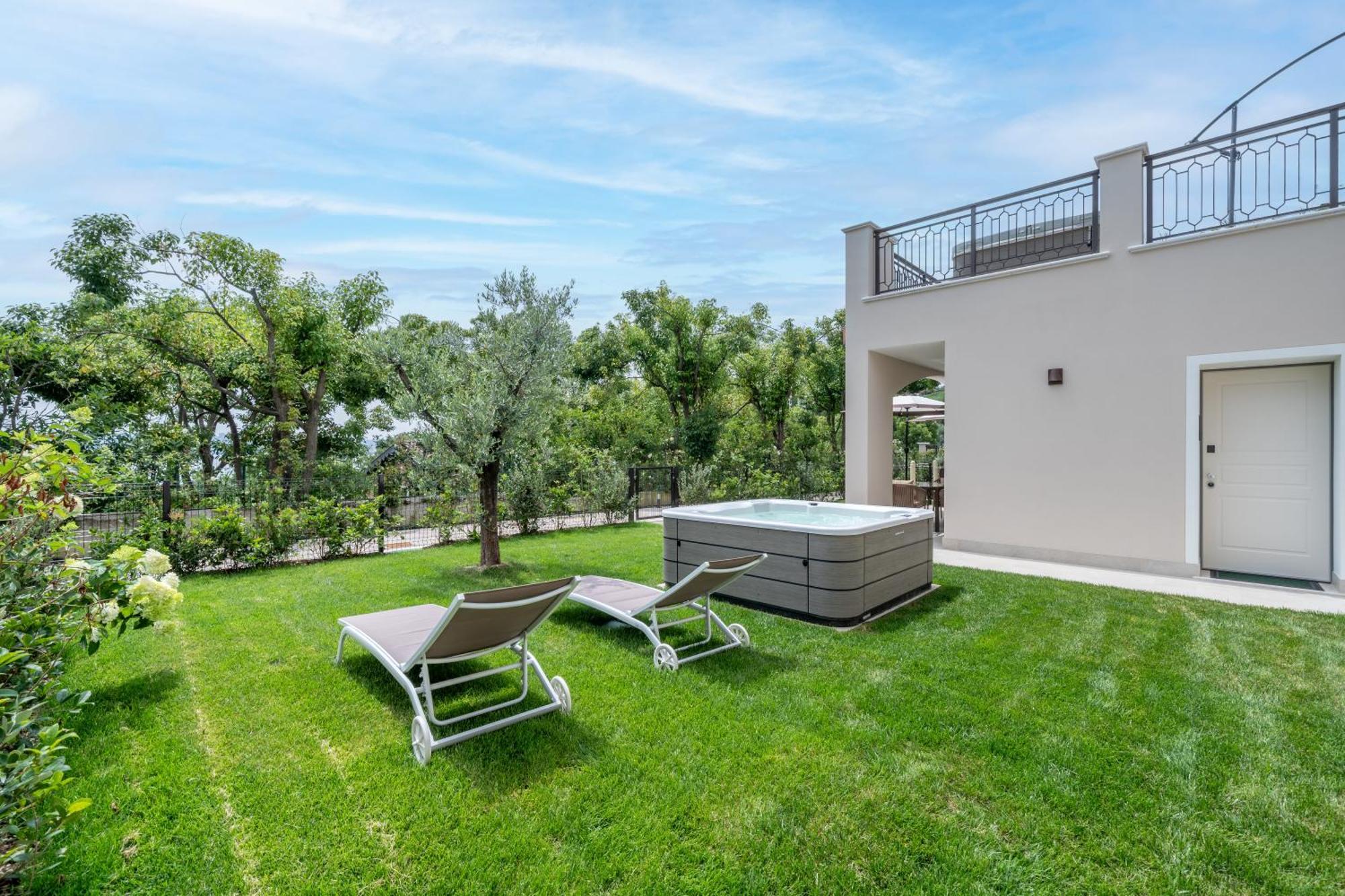 Villa Silvia Apartments San Felice del Benaco Eksteriør billede