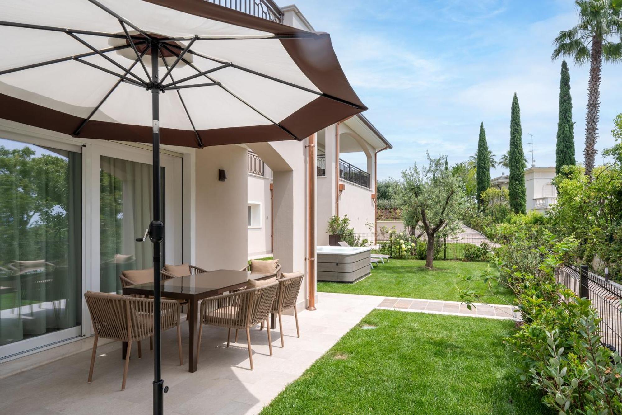 Villa Silvia Apartments San Felice del Benaco Eksteriør billede