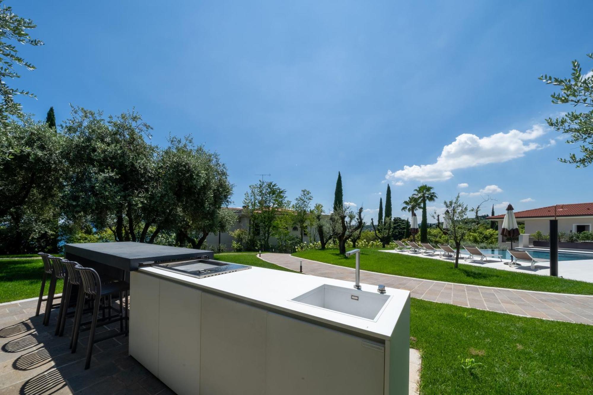 Villa Silvia Apartments San Felice del Benaco Eksteriør billede