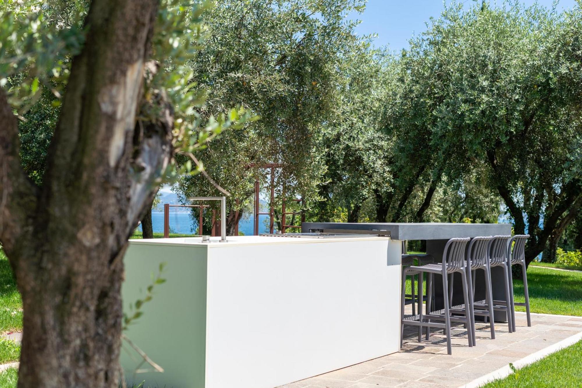Villa Silvia Apartments San Felice del Benaco Eksteriør billede
