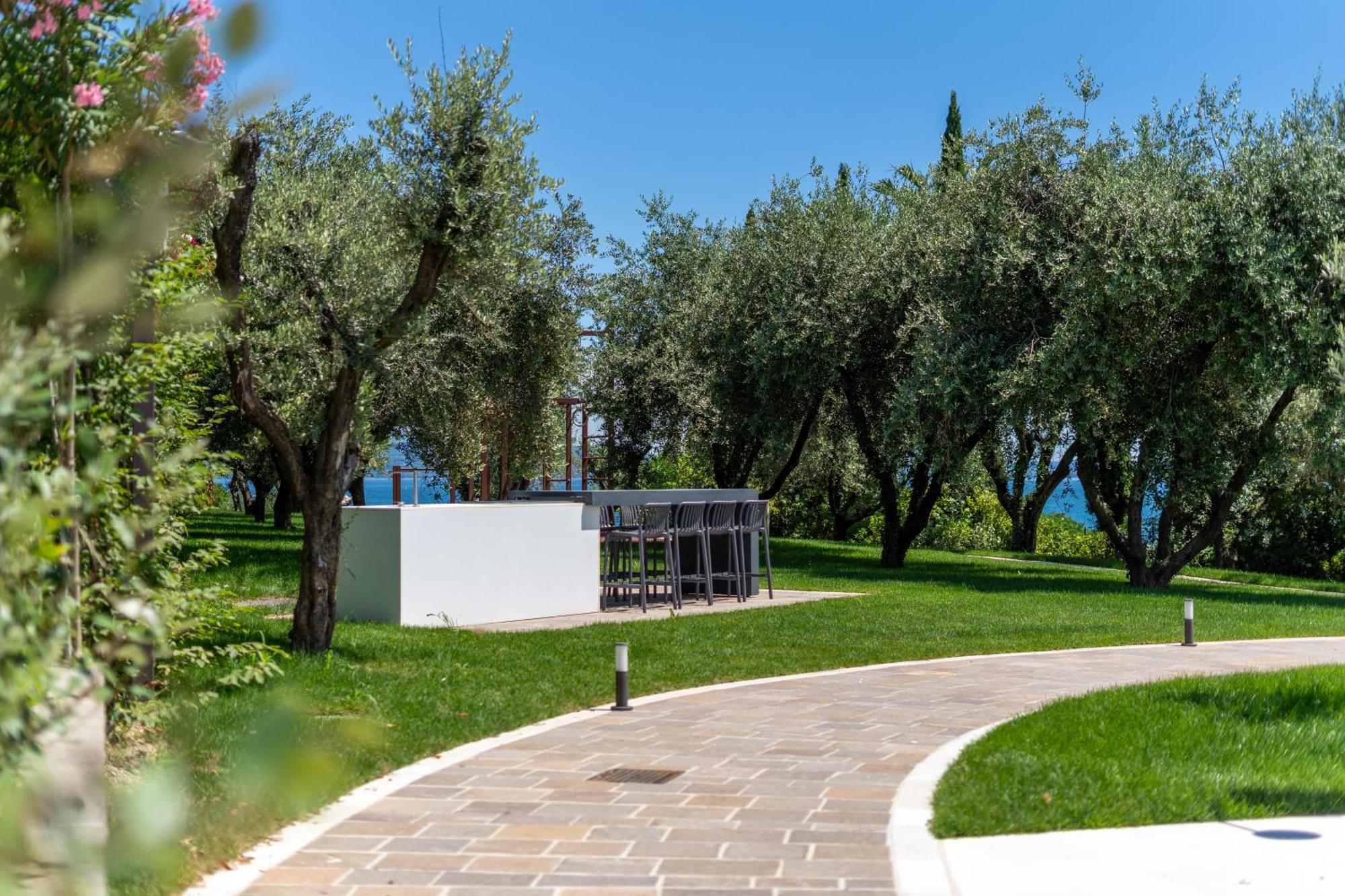 Villa Silvia Apartments San Felice del Benaco Eksteriør billede