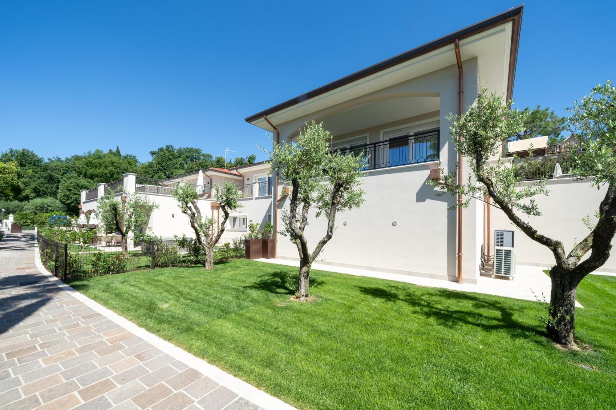 Villa Silvia Apartments San Felice del Benaco Eksteriør billede
