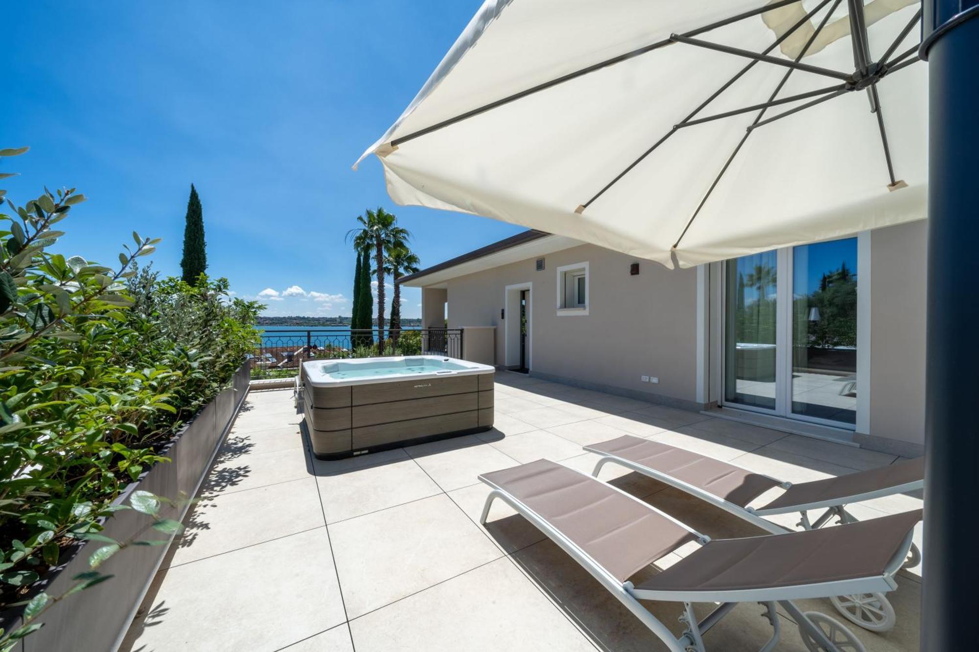 Villa Silvia Apartments San Felice del Benaco Eksteriør billede