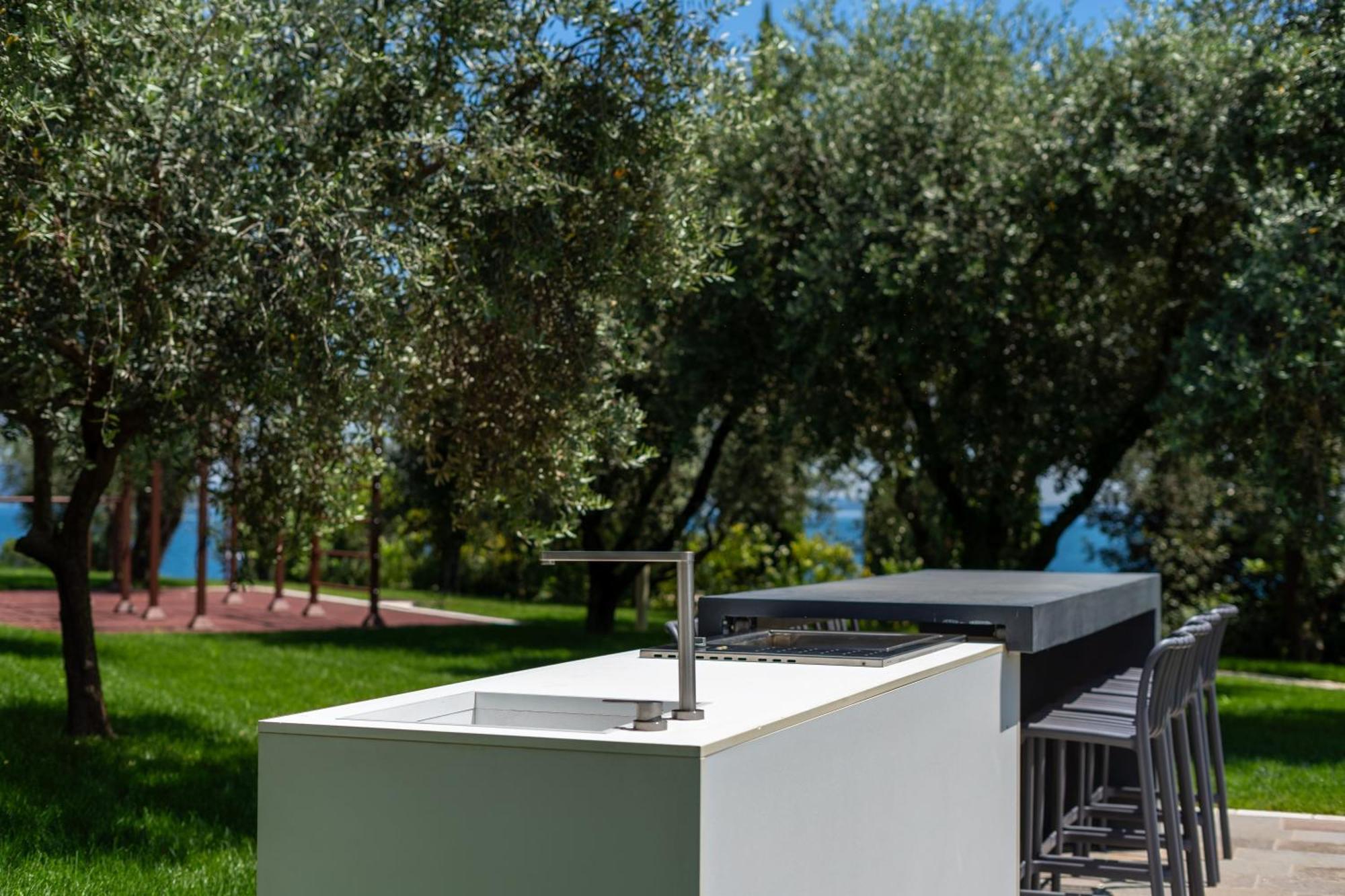Villa Silvia Apartments San Felice del Benaco Eksteriør billede